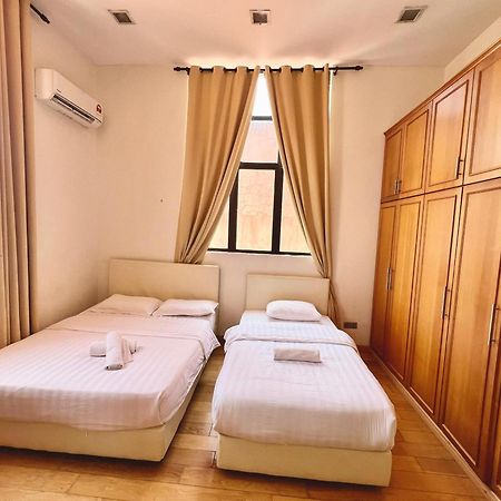 Penthouse Marina Court Vacation Home 4 Bedrooms Kota Kinabalu 14Pax Exterior foto