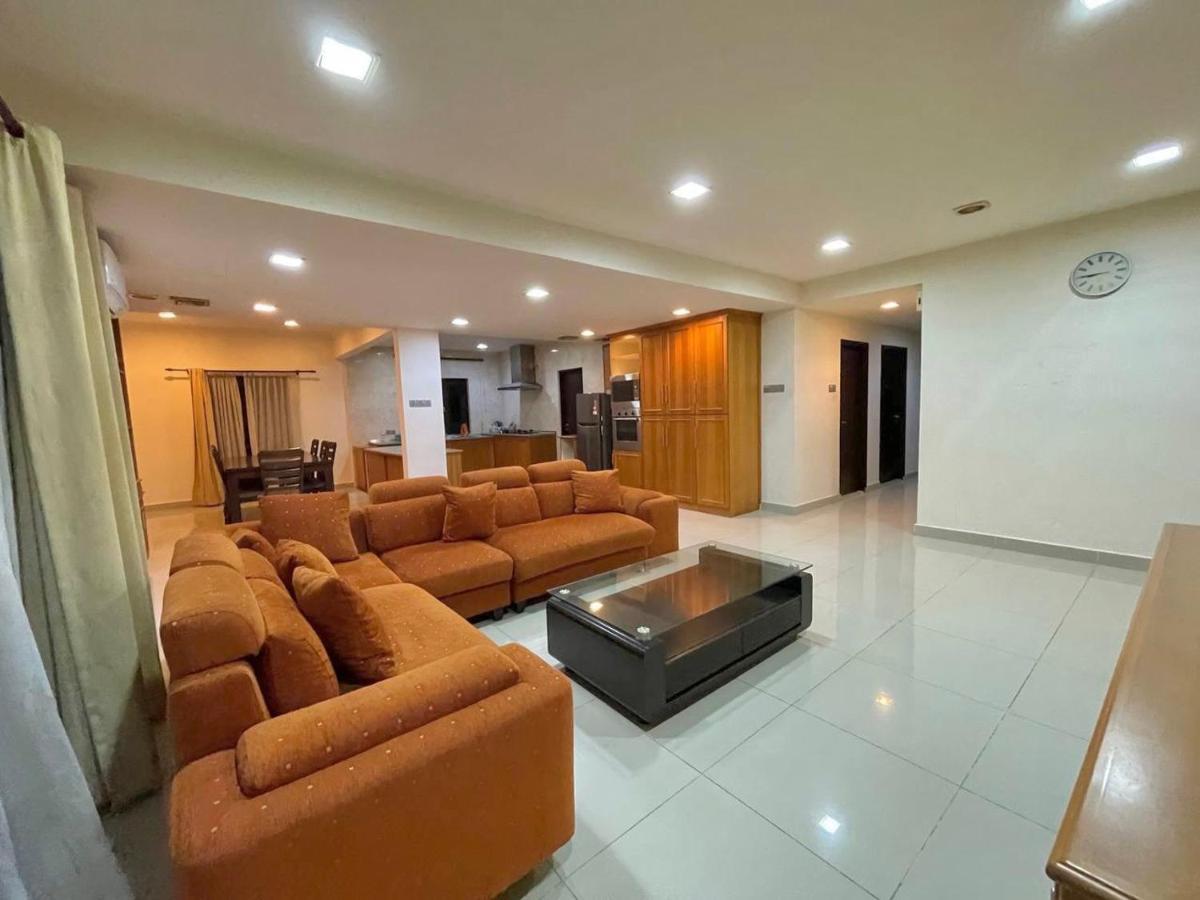 Penthouse Marina Court Vacation Home 4 Bedrooms Kota Kinabalu 14Pax Exterior foto